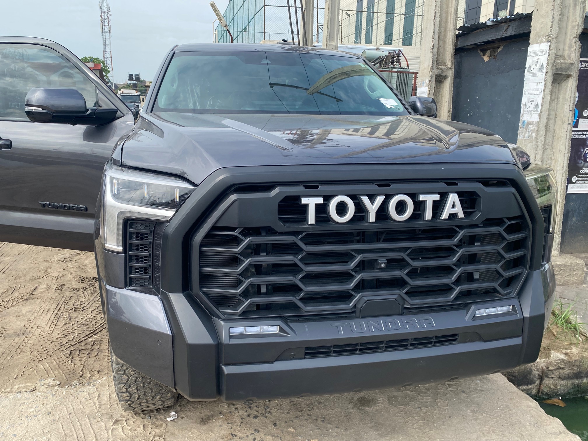 Toyota Tundra 2022  OW-tun22 pen